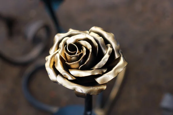 Kovová růže — Stock fotografie