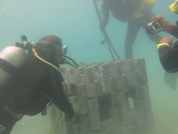 Terengganu, Malezya - 20 Haziran 2020: Redang Adası 'ndaki mercan resiflerinin taksitlendirilmesi