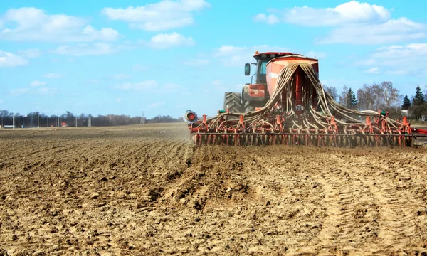 Semis de grain au printemps — Photo