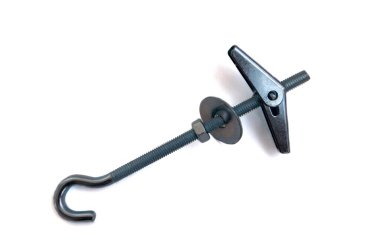 Galvanizli çelikten yapılmış yay kaplama, içi boş malzemelerle düzüşmek için yarım halka şeklinde, beyaz arka planda, izole edilmiş..