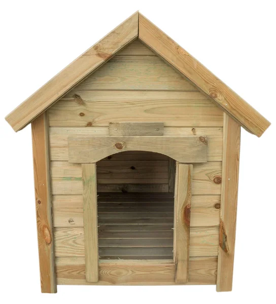 Yatay olarak ahşap tahtalardan yapılmış, birbirine sokulmuş ve vidayla tutturulmuş, gable çatılı bir köpek kulübesi. Nesne beyaz bir arkaplanda izole edilmiştir.