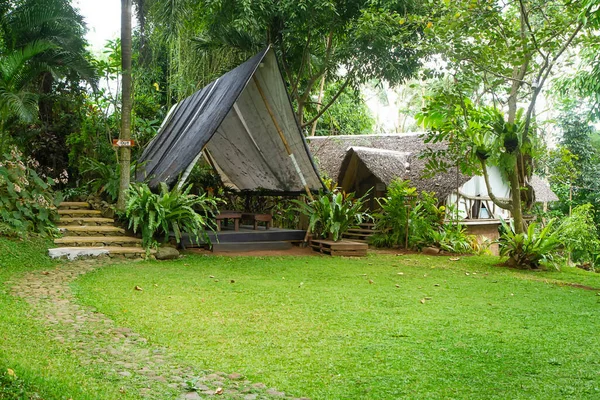 Tienda Triángulo Parque Con Sendero — Foto de Stock