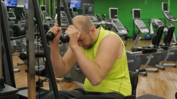 Formation Homme Handicapé Dans Salle Gym Centre Réadaptation — Video