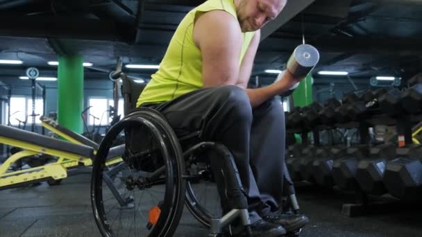 Allenamento Disabili Nella Palestra Del Centro Riabilitazione — Video Stock