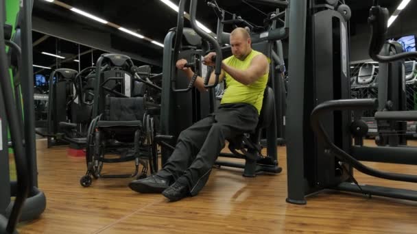 Disabled Man Training Gym Rehabilitation Center — Stock Video