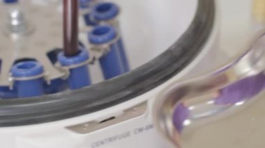 Spor tabanlarını desteklemek için ayak basıncını ölçüyorum. Adım taramasıyla poziyon ve denge analizi