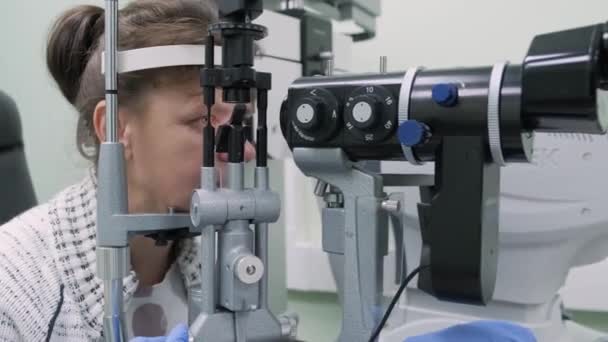 Woman Doctor Viewing Ophthalmoscope Eyes Patient Ophthalmologic Clinic Professional Inspection — Stock Video