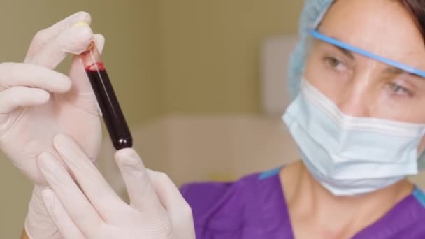 Preparazione Plasma Ricco Piastrine Tubo Con Sangue Nelle Mani — Video Stock