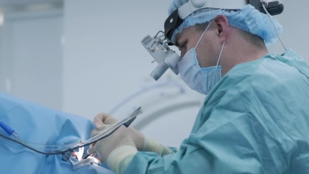 Operação Remoção Amígdalas Amigdalectomia Clínica Moderna Sob Anestesia Profunda Usando — Vídeo de Stock