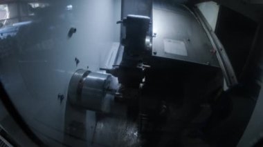 Matkap ucu ile delme makinesi. CNC Torna Makinesi.