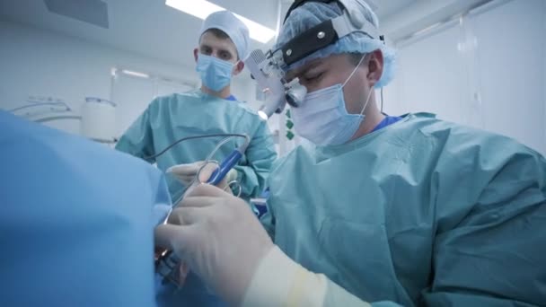 Операция Удалению Миндалин Глубокой Анестезией Хирург Использует Новейшие Аппараты Метод — стоковое видео