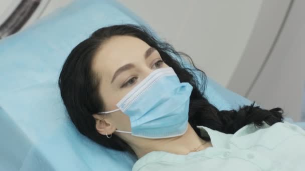 Female Patient Mask Undergoing Mri Scan Modern Medical Clinic Patient — Stock videók