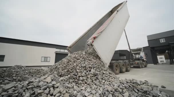 Camion Dépose Des Décombres Sur Chantier Site Déblaiement — Video