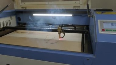 Cnc lazer kesme makinesi tahta ve kontrplak keser.