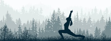 Yatay pankart. Ormandaki çayır üzerinde yoga yapan bir kız silueti. Yoga güneşi selamı. Sağlıklı yaşam tarzı, ağaçlar, çimenler. Sihirli sisli manzara, sis. Mavi, gri çizim.