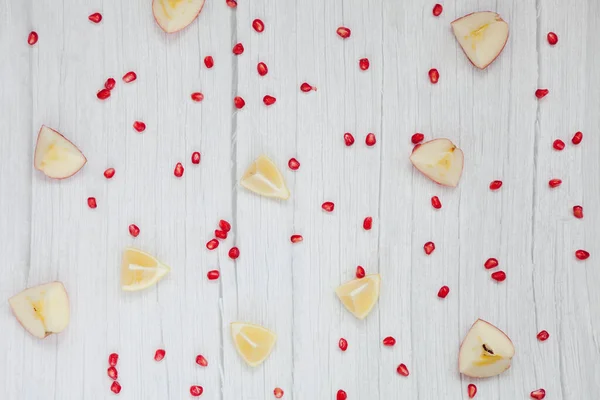 Pomegranate Seeds Lemon Slices Apples White Wooden Background Top View — Stock Photo, Image