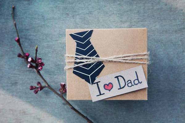 Handmade Craft Box Gifts Paper Tie Text Love Dad Branche — Foto de Stock