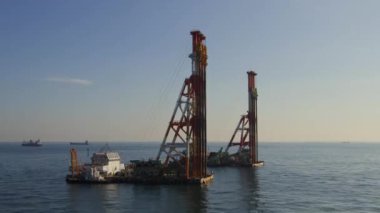 Yokohama, kum yığını sürüş mavnası. Yumuşak deniz tabanına önyükleme yapmak için kum yığınlarını sürmek için bir araç