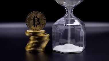 Kripto para birimi bitcoin. Bitcoin almak için doğru zamanı gösteren kum saati