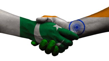 Inda ve Pakistan gelecekteki barış için el sıkışıyor, arka planda beyaz