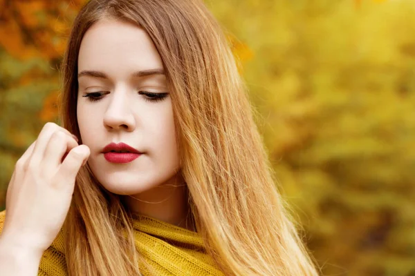 Belle Fille Dans Parc Automne — Photo