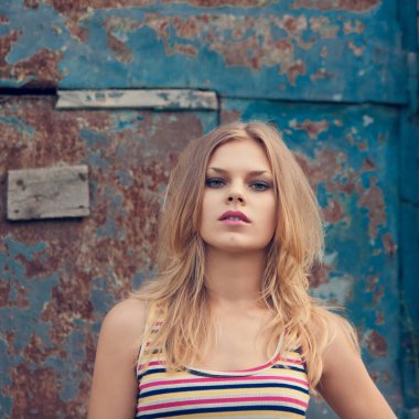 Güzel bir genç kızın portresi