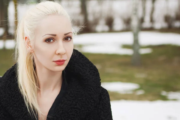 Portrait Beautiful Woman Park Early Spring — Stock Photo, Image