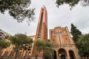 Santa Gema Katolik Kilisesi, Capitn Arenas caddesinde, Pedralbes mahallesinde, Barcelona, Katalonya, İspanya.