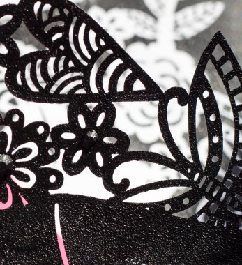 Tebrik kartlarınızı süslemek için bahar motifleri kullanın. Kesilmiş çiçeklerin silueti. Anneler gününü kutlamak için el işi..