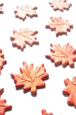 Sonbahar yaprakları şekerden yapılır. Hamur işi.