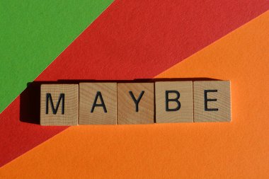 İş, Zor, üç boyutlu ahşap alfabe harfleriyle kelimeler renkli arkaplanda çapraz bulmaca şeklinde