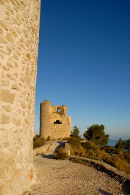 İspanya 'nın Kosta Blanca kentindeki Javea' ya tepeden bakan La Plana 'nın üzerindeki tarihi yel değirmenleri harap oldu.