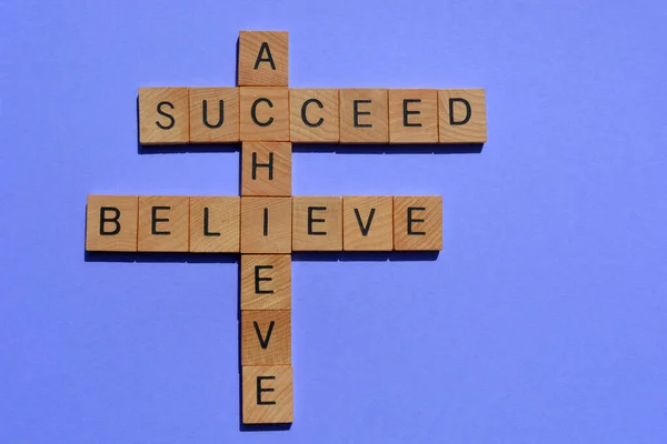 Acredite Achieve Succeed Palavras Motivacionais Letras Alfabeto Madeira Forma Palavras — Fotografia de Stock