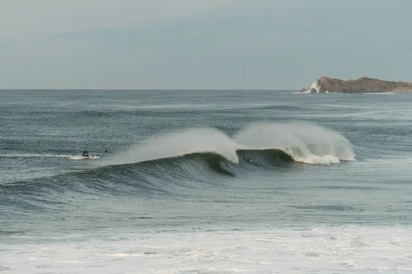 Perfecto Lugar Surf Con Algunos Surfistas Una Moto Acuática Una — Foto de Stock