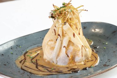 Deniz mahsulleriyle doldurulmuş gevrek çuval.