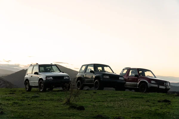 Carros Fora Estrada Nas Montanhas Norte Espanha — Fotografia de Stock