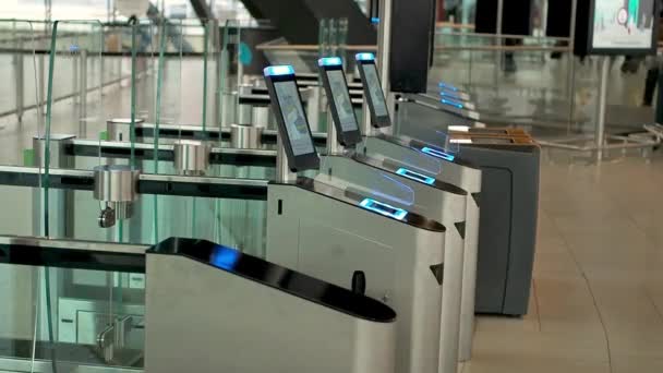 Lyon Franciaország Jan 2020 Lyon Saint Exupery Repülőtér Elektronikus Turnstiles — Stock videók