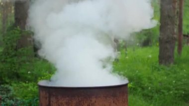 Demir bir fıçıda ateş