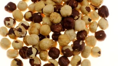 Fındık, beyaz arka planda izole edilmiş. Sağlıklı yağlar..