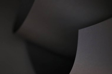 Siyah soyut arka plan. Siyah kağıt dokusu. Siyah arkaplan dalgaları ve kıvrımları. Duvar kağıdı telefonu. Boşluğu kopyala.