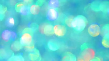 Mavi bokeh yanardöner arka plan. Yılbaşı ve yeni yıl arkaplanı soğuk tonlarda. 4k görüntü