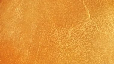 Noel altın duvar kâğıdı. Yazılı altın renkli maket. Matte altın duvar kağıdı. 4k görüntü