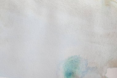 Işıldayan pigmentleri ve yumuşak organik kenarları olan suluboya arkaplan. El boyası yıkama dokusu, düğün kırtasiyesi, sanatsal arka plan ve zarif tasarım tasarımları.