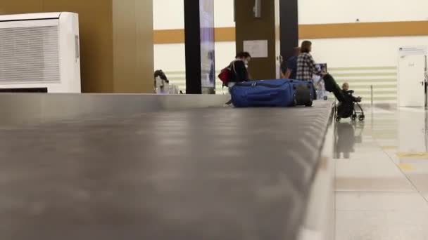 Blue Suitcase Wheels Rides Conveyor Belt Airport People Who Have — Stock Video