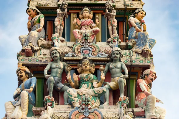 Hinduism statue of Sri Mariamman temple in Singapore — Stock Photo, Image