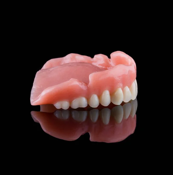 Πλήρης Γναθική Οδοντοστοιχία Στη Σωστή Όψη Αντανάκλαση Χρώμα — Φωτογραφία Αρχείου