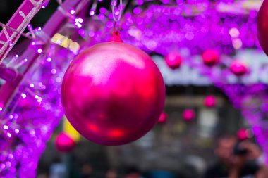 Noel ve yeni yıl Festivali'nde pembe top