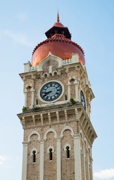 Часовая башня здания султана Абдул-Самада возле площади Медерки — стоковое фото