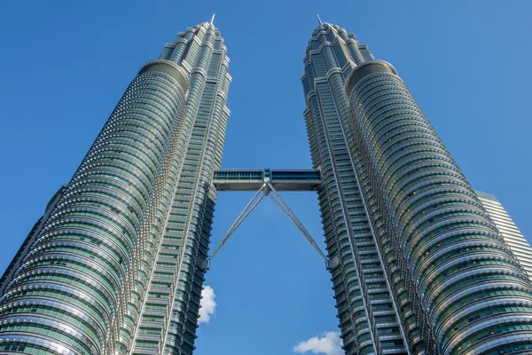 KUALA LUMPUR, MALÁSIA - FEVEREIRO 29: Torres gêmeas Petronas em fevereiro — Fotografia de Stock