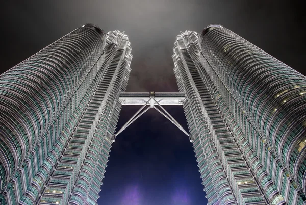 2 月にクアラルンプール、マレーシア - 2 月 29 日: ペトロナス ツイン タワー — ストック写真
